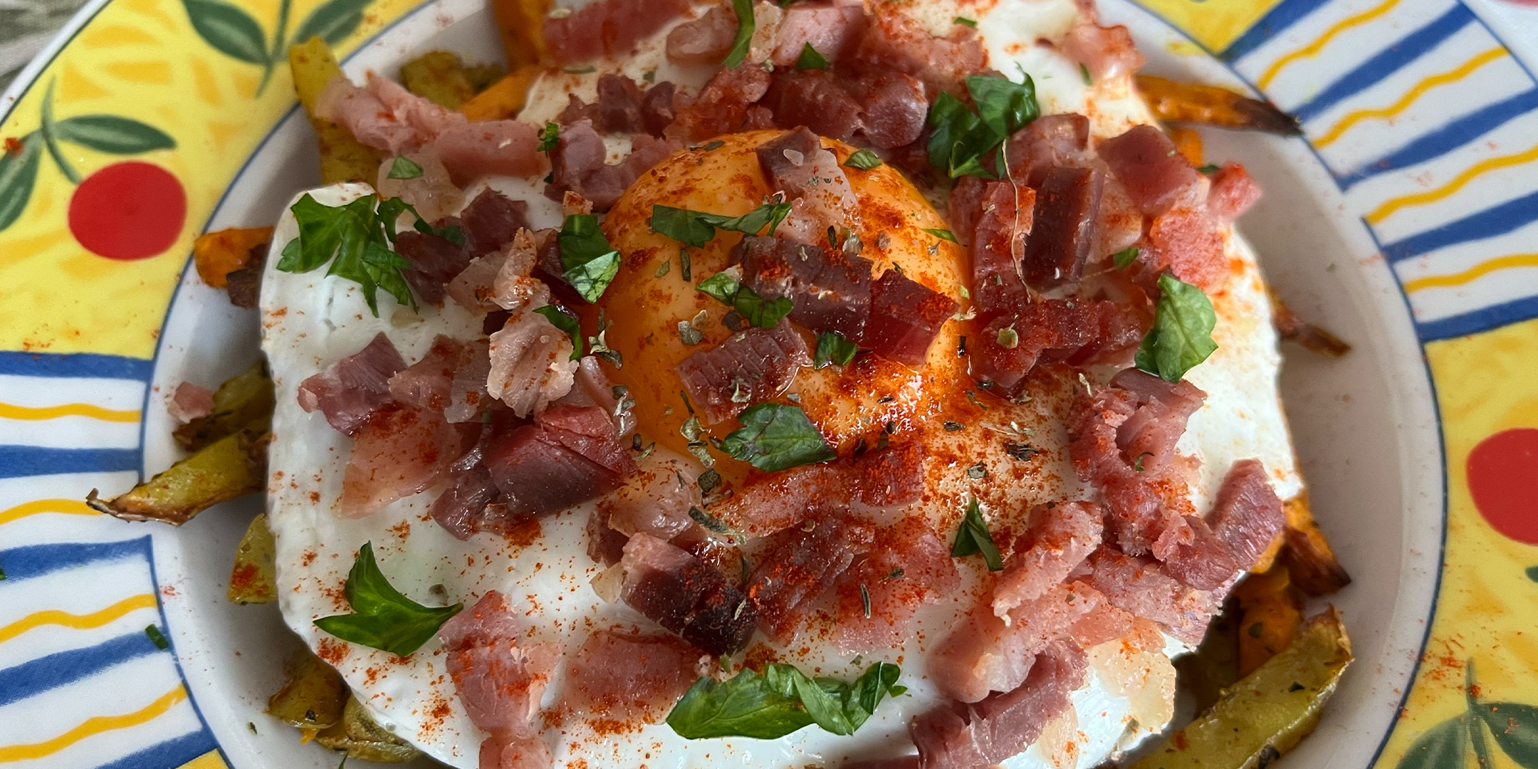 Huevos rotos con jamón